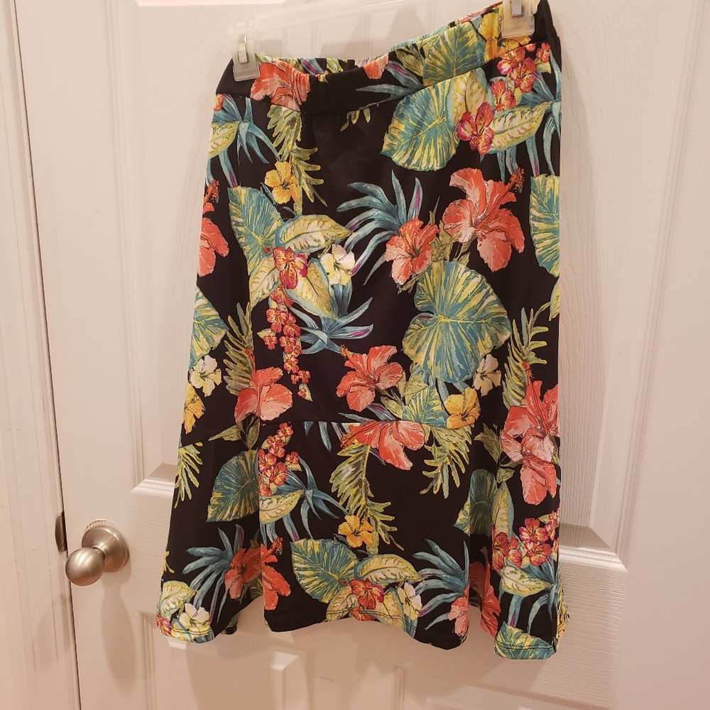 New! Ladies skirt